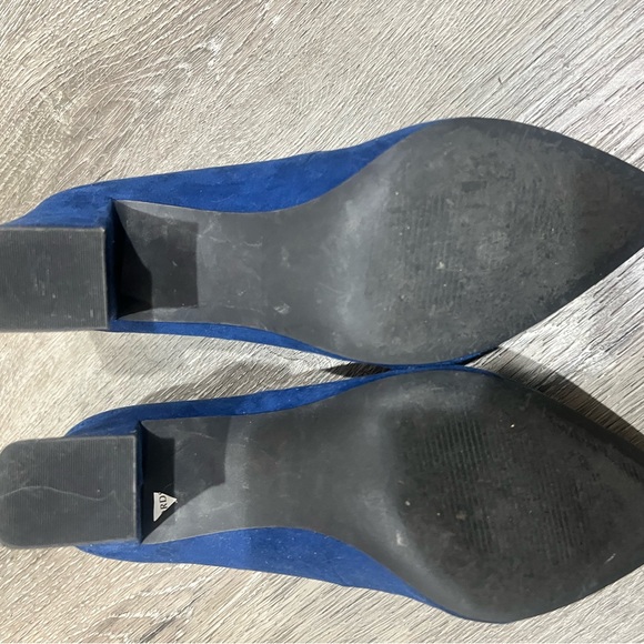 14th & Union Navy Blue Pointed Toe Suede Heels - Picture 4 of 5